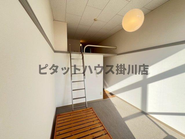 拡大写真：袋井市浅名 1階104の居間