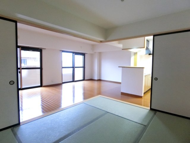 拡大写真:袋井市愛野東1丁目 2階202の和室