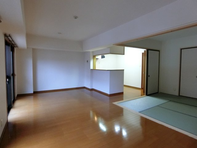 拡大写真:袋井市愛野東1丁目 2階202の居間