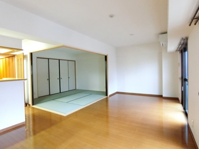 拡大写真:袋井市愛野東1丁目 2階202の居間
