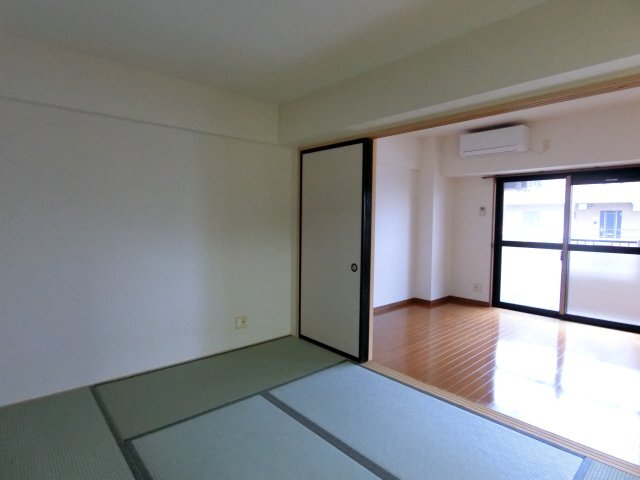 拡大写真:袋井市愛野東1丁目 2階202の和室