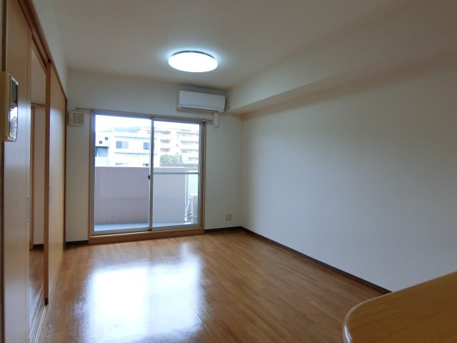 拡大写真:袋井市愛野南2丁目 4階405の居間