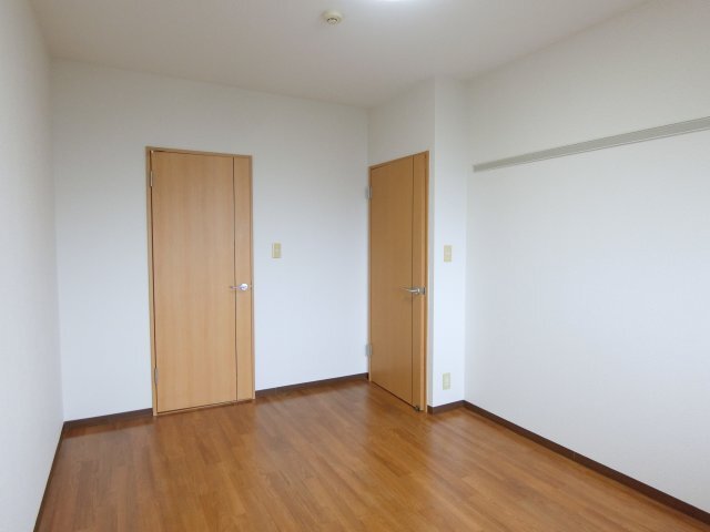拡大写真:袋井市愛野南2丁目 4階405の居間