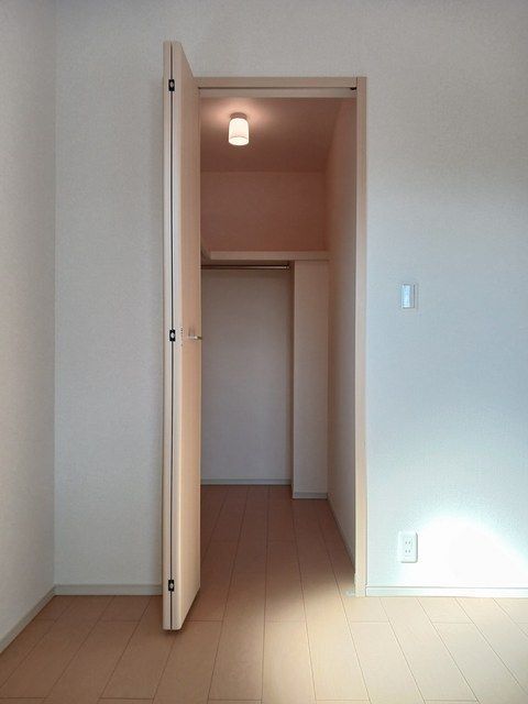 拡大写真:ブランドールⅡ 2階201の収納