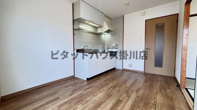拡大写真:掛川市富部 1階102の居間