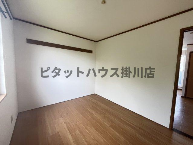 拡大写真:袋井市諸井 2階203の洋室