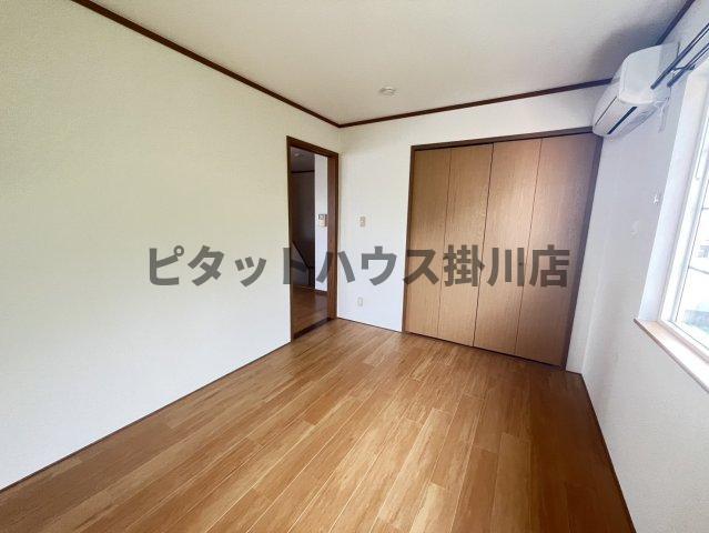 拡大写真:袋井市諸井 2階203の洋室