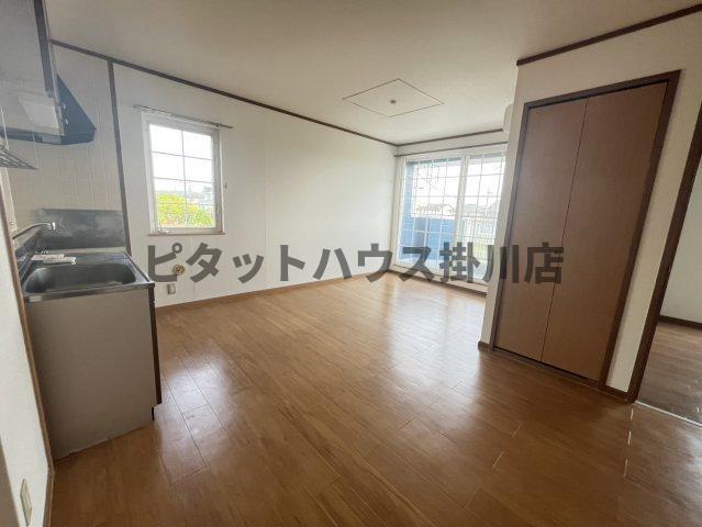 拡大写真:袋井市諸井 2階203の居間