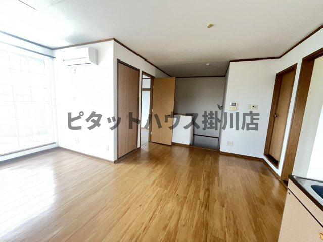 拡大写真:袋井市諸井 2階203の居間