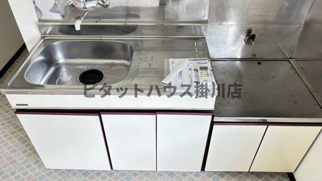 拡大写真:掛川市十九首 1階102のキッチン
