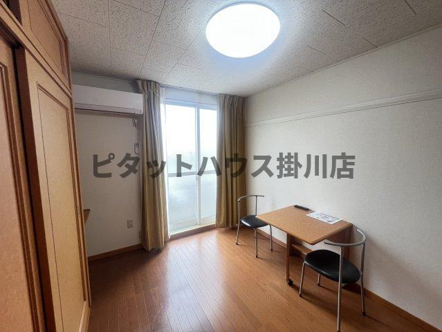 拡大写真:袋井市延久 1階105の居間