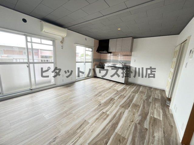 拡大写真:袋井市田町2丁目 3階301の居間