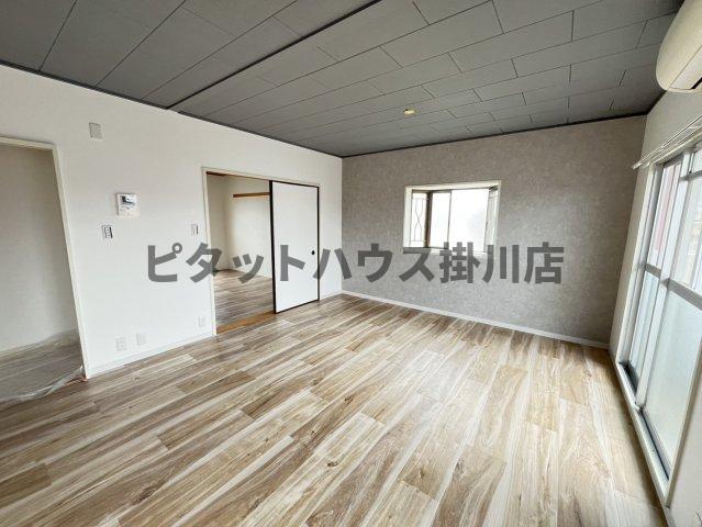 拡大写真:袋井市田町2丁目 3階301の居間