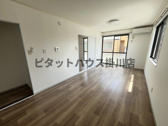 拡大写真:袋井市鷲巣 1階102の居間