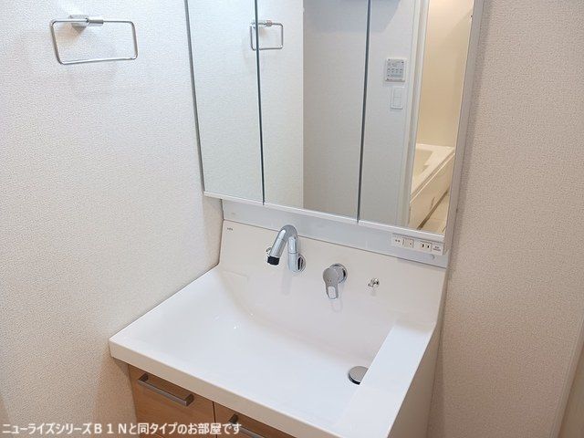 拡大写真:袋井市高尾 1階102の洗面所