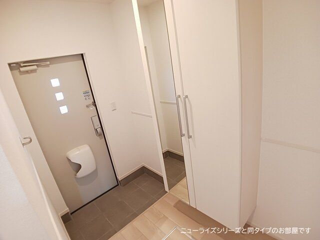 拡大写真:袋井市高尾 1階102の玄関