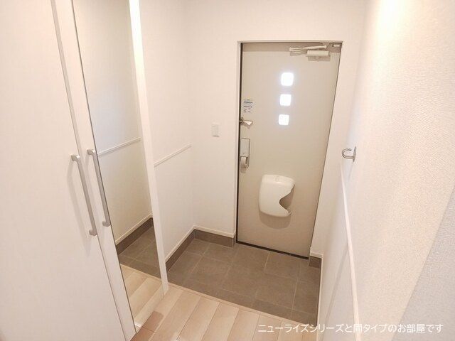 拡大写真:袋井市高尾 1階101の玄関
