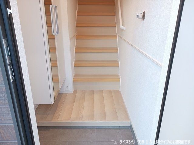 拡大写真:袋井市高尾 2階202の玄関