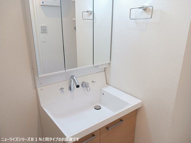 拡大写真:袋井市高尾 2階203の洗面所