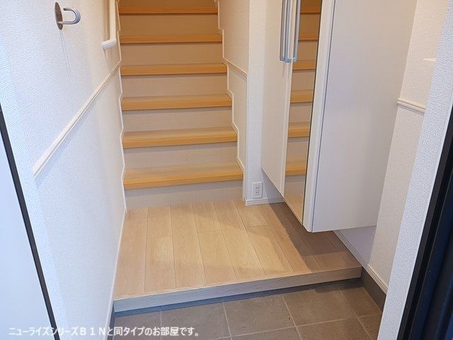 拡大写真:袋井市高尾 2階203の玄関