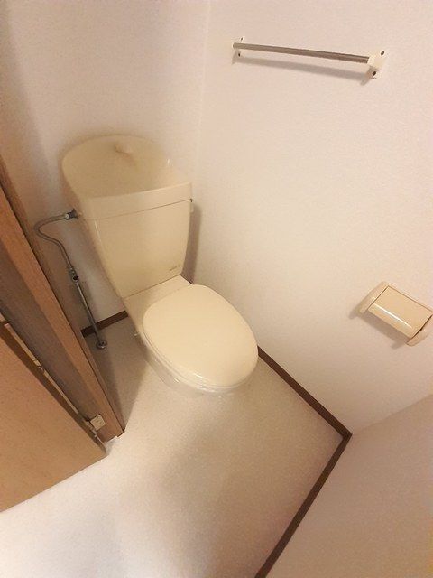 拡大写真:袋井市浅名 1階102のトイレ