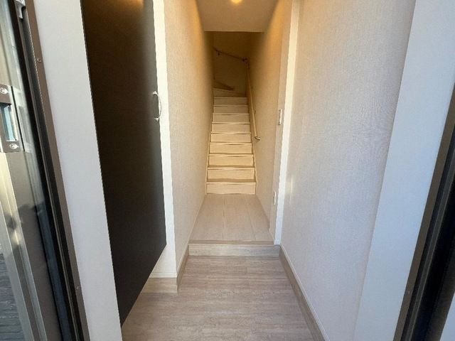 拡大写真:磐田市安久路2丁目 2階206の玄関