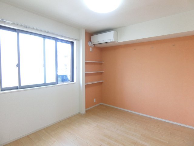 拡大写真：袋井市久能 1階102の洋室