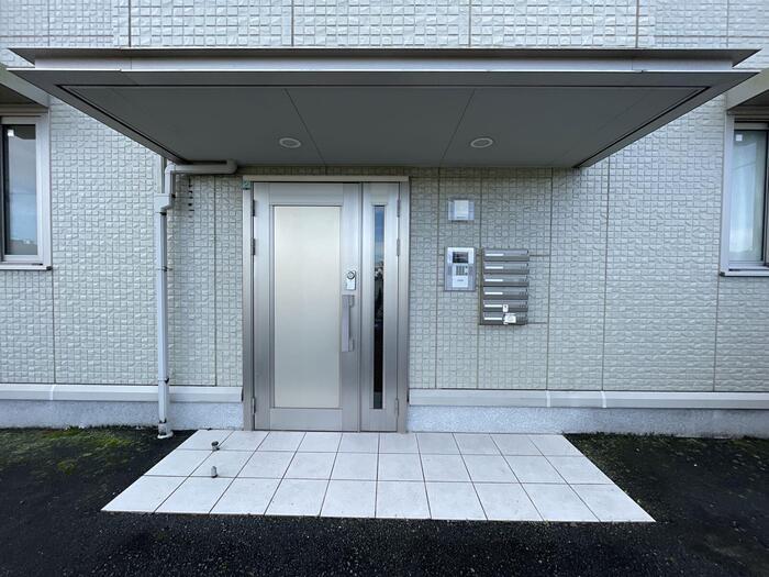 拡大写真:袋井市堀越 2階201のエントランス
