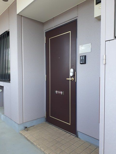拡大写真:袋井市愛野東1丁目 2階205の玄関