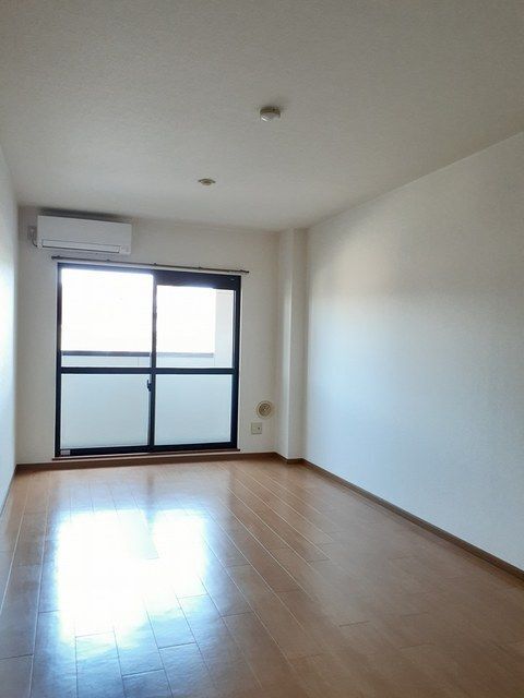 拡大写真:袋井市愛野東1丁目 2階205の居間