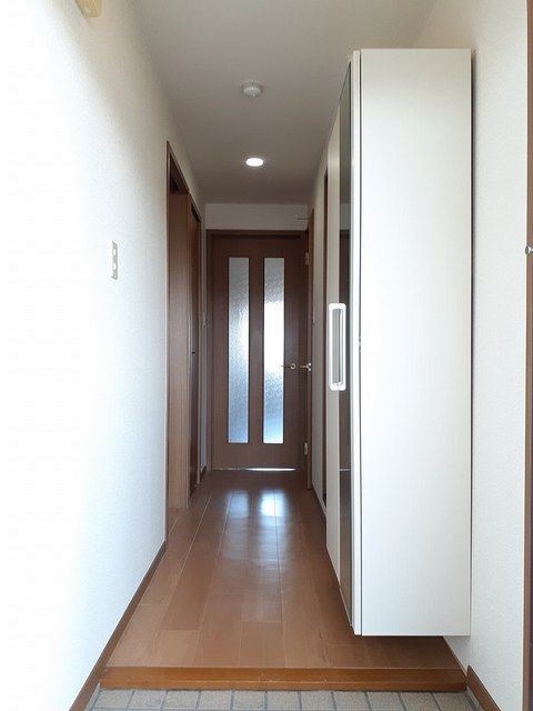 拡大写真:袋井市愛野東1丁目 2階205の玄関