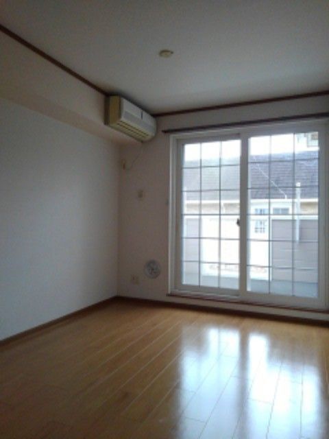 拡大写真:袋井市浅名 2階202の居間