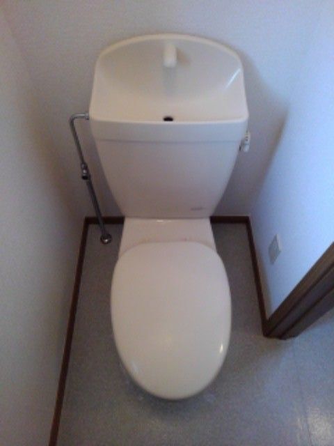 拡大写真:袋井市浅名 2階202のトイレ