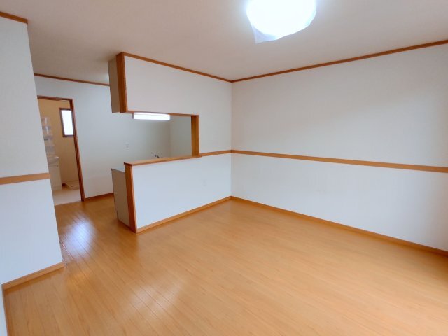 拡大写真:袋井市春岡 1階103の居間