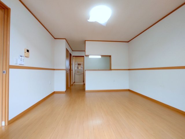 拡大写真:袋井市春岡 1階103の居間