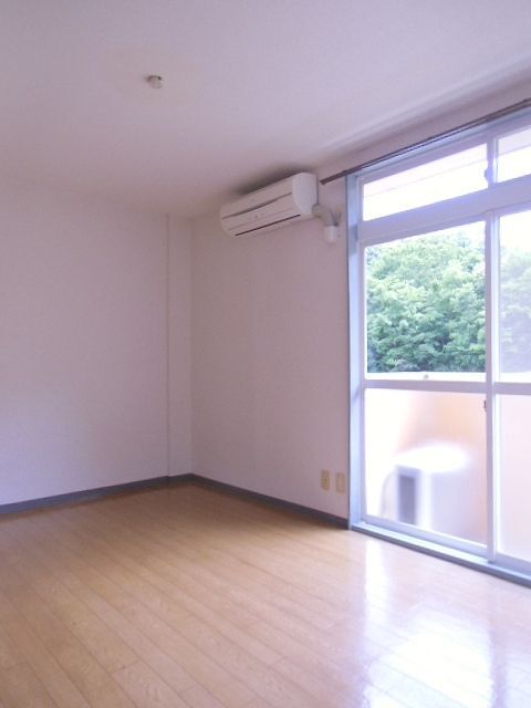 拡大写真:袋井市久能 2階202の居間