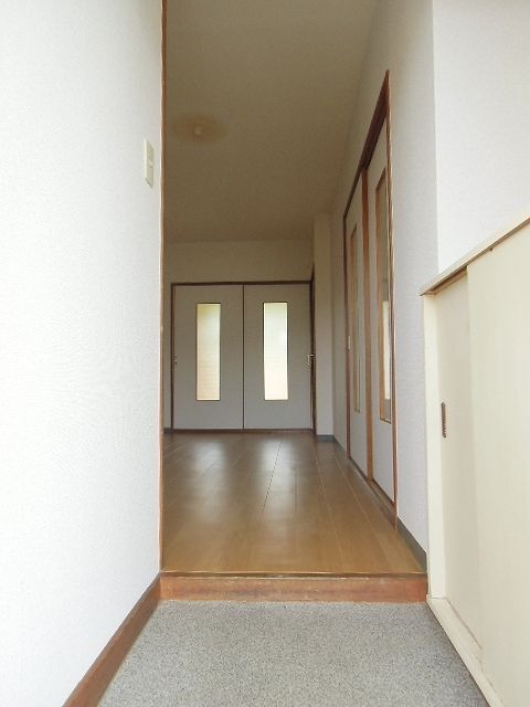 拡大写真:袋井市久能 2階202の玄関