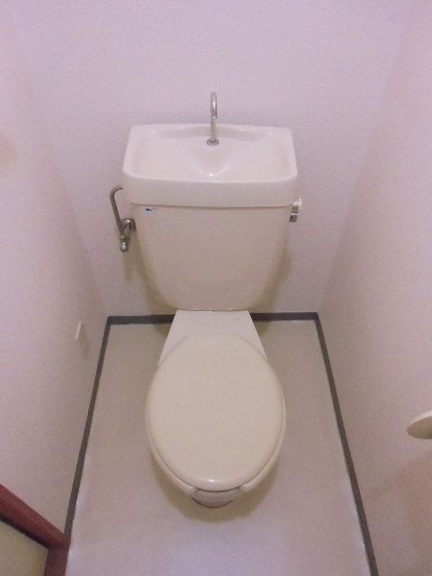 拡大写真:袋井市久能 2階202のトイレ