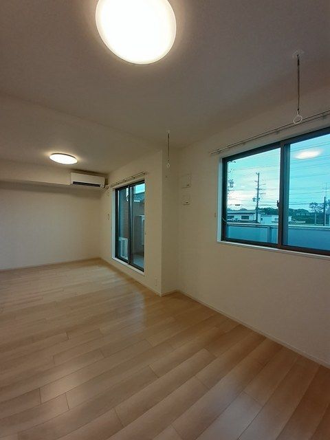 拡大写真:袋井市山科 2階205の居間