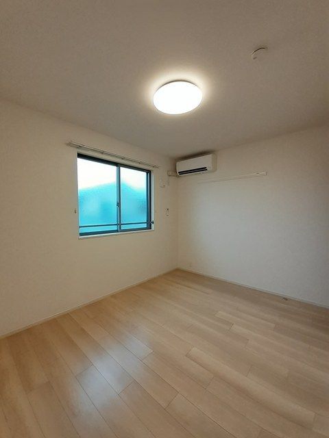 拡大写真:袋井市山科 2階205の洋室