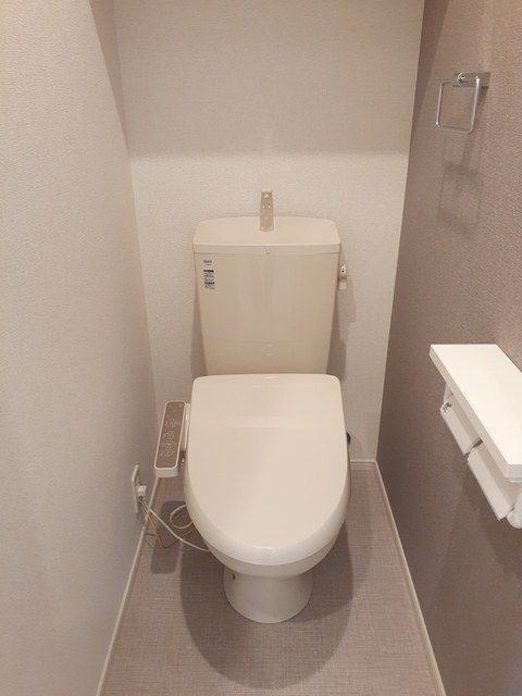 拡大写真:袋井市山科 2階205のトイレ