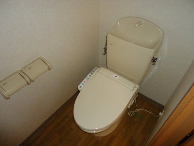 拡大写真:袋井市上山梨2丁目 1階102のトイレ