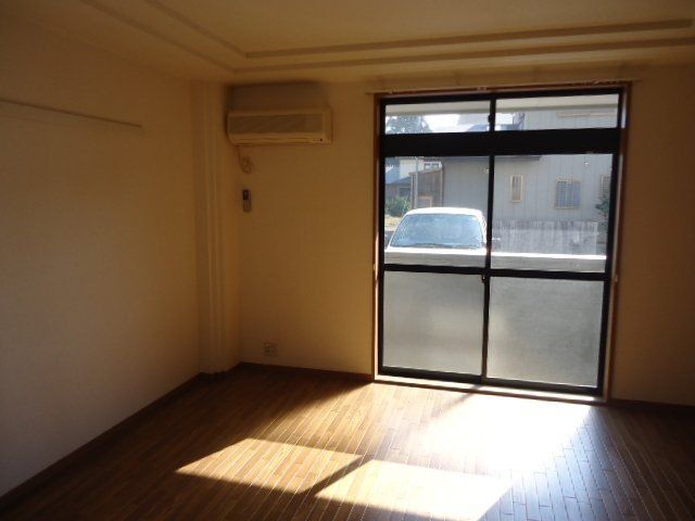 拡大写真:袋井市上山梨2丁目 1階102の洋室