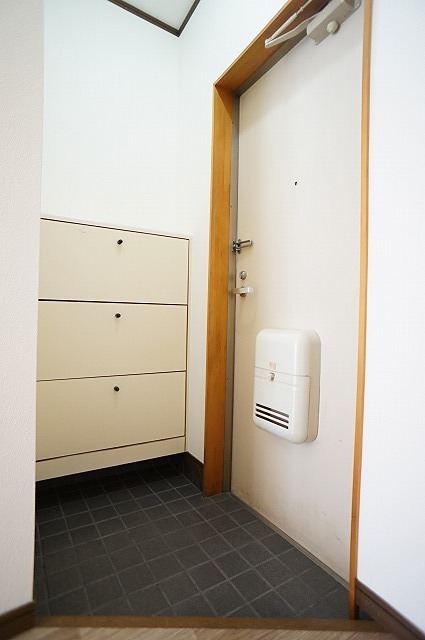 拡大写真:袋井市葵町1丁目 2階202の玄関