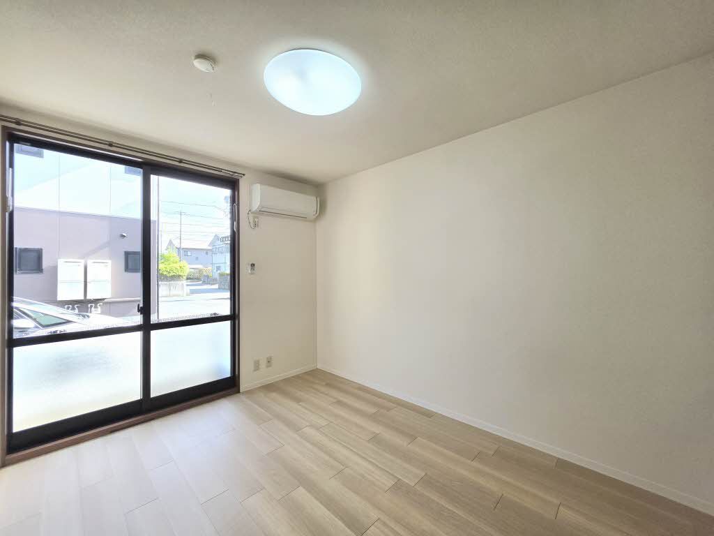 拡大写真:袋井市鷲巣 1階B102の洋室