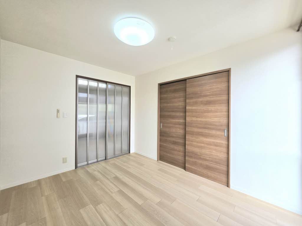 拡大写真:袋井市鷲巣 1階B102の洋室