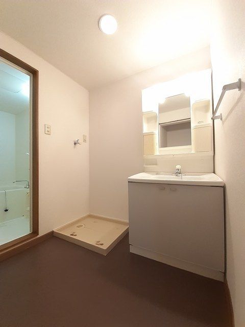 拡大写真:袋井市久能 1階102の洗面所
