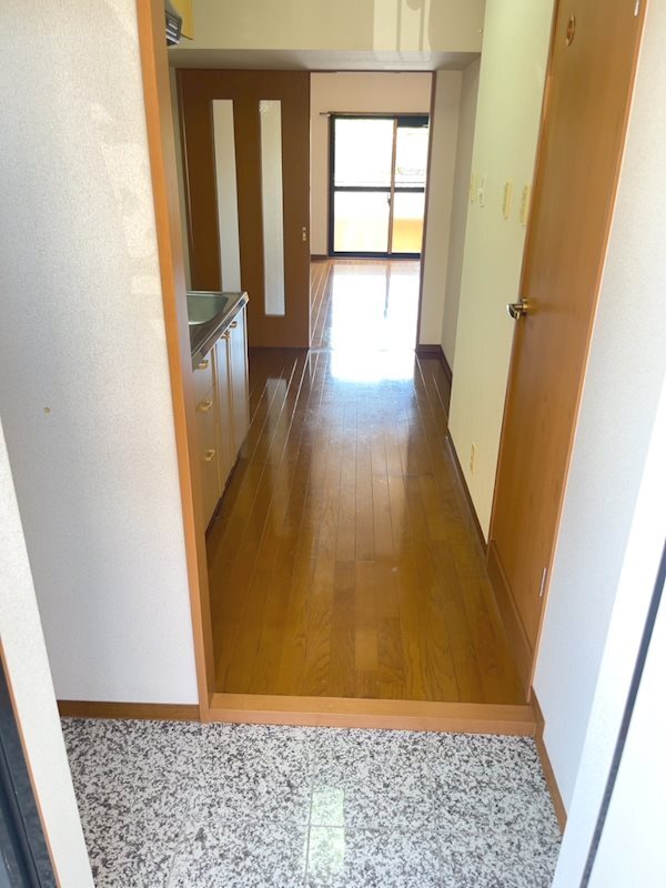 拡大写真:袋井市愛野東1丁目 2階205の玄関