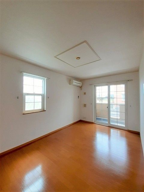 拡大写真:袋井市新堀 1階105の居間