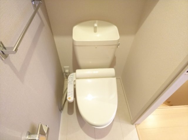 拡大写真:袋井市方丈6丁目 2階201のトイレ